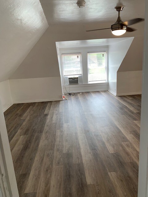 86 W State St, Athens, OH 45701