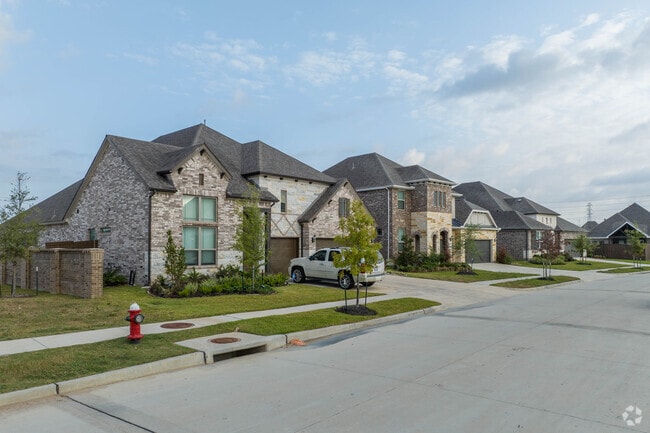 A row of multi-story homes situated along a cul-de-sac road in Webster, Texas.