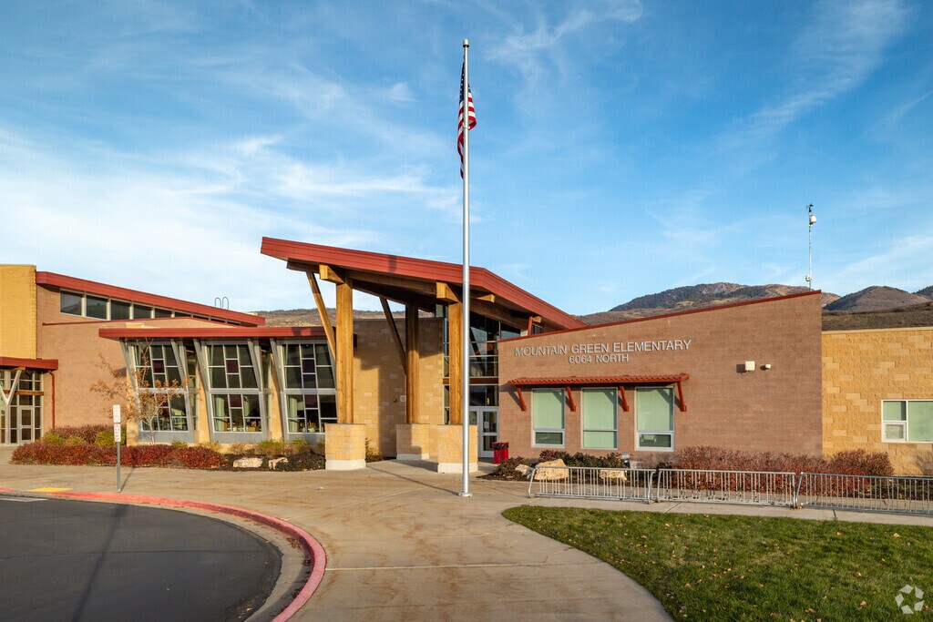 Great educational courses are available at Mountain Green Elementary School.
