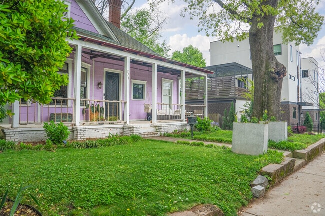 Lush green lawns are scattered throughout Old Fourth Ward.