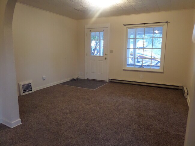910 NE C St, Pullman, WA 99163 - photo 5