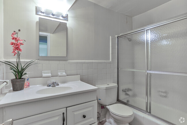 1BR, 1BA - 1,250 SF