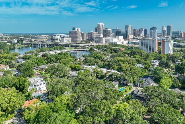 Delaney Park Overlooks The Downtown Orlando Skyline And Is Only Minutes From The Epicenter.