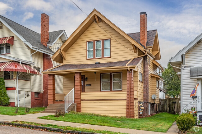 Two story cottage homes were built throughout the early 1900's in Washington.