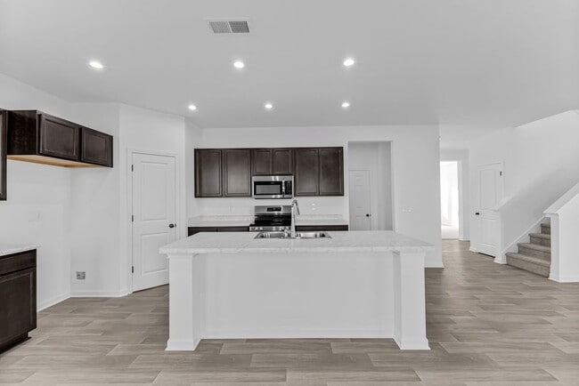 1826 Twelve Oaks Dr, Shelbyville, IN 46176 - photo 2