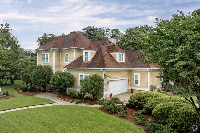 Large traditional homes with large manicured yards are popular in Shadowmoss.