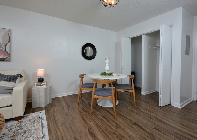 Capital Flats & Magnolia Square Apartments, Raleigh, NC 27601 - photo 7