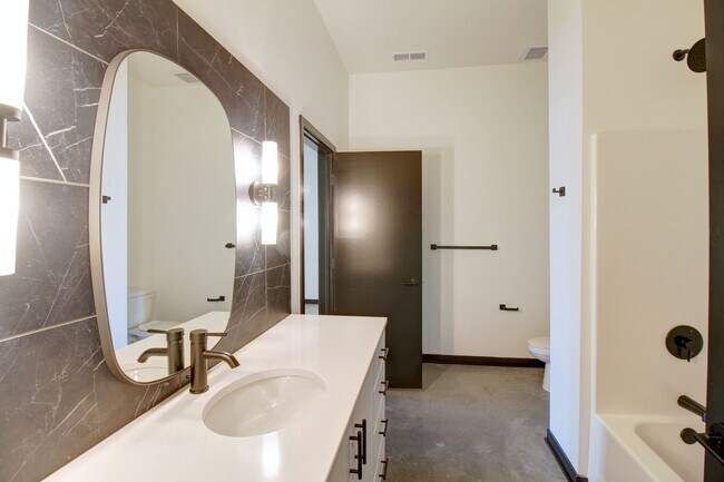 Thirty Seven West Farnam, Omaha, NE 68131 - photo 5