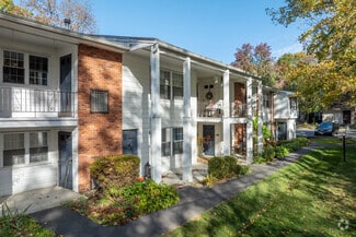2 Lamplight Village Rd, Monroe, NY 10950