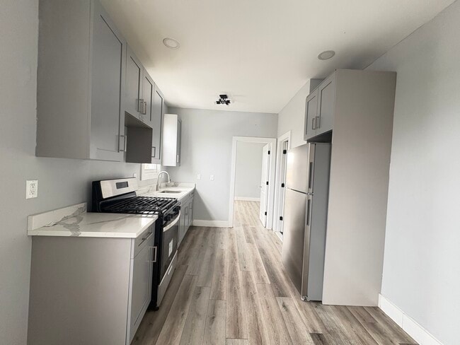 465 Ferry St 2