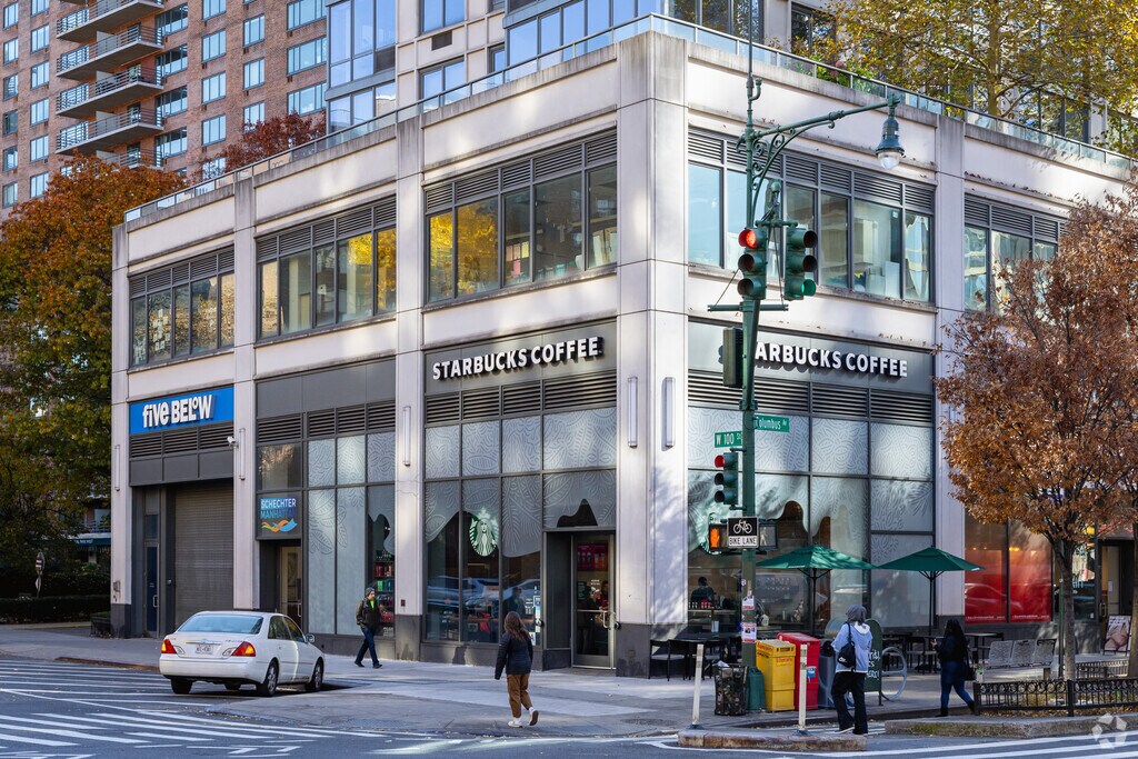 Solomon Schechter School of Manhattan is located on Columbus Avenue.