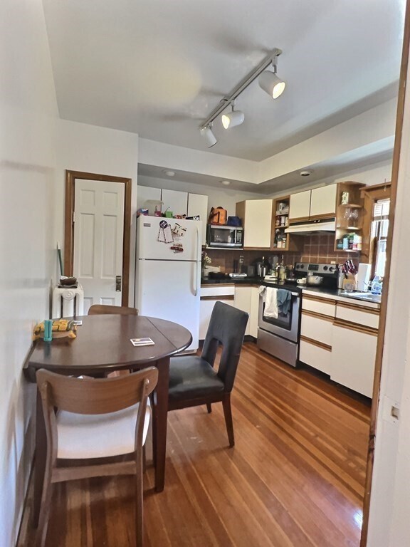 35 Lee St Unit 17, Cambridge, MA 02139