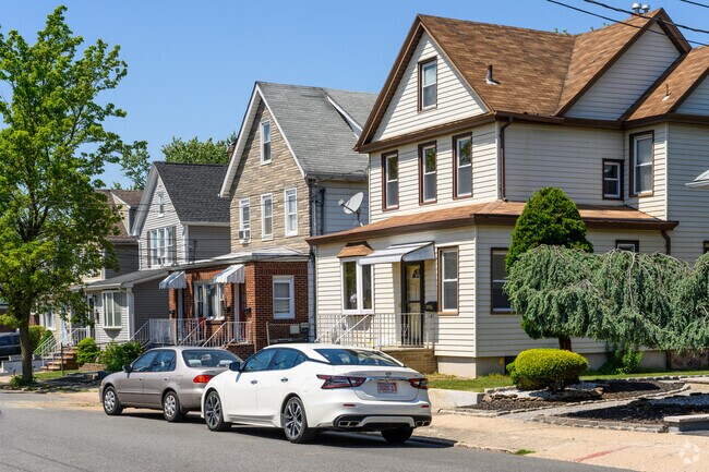 Lyndhurst homes are typically set very close the street.