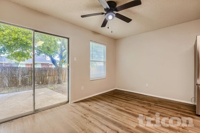 4877 Trail Hollow Dr, Fort Worth, TX 76244 - photo 2