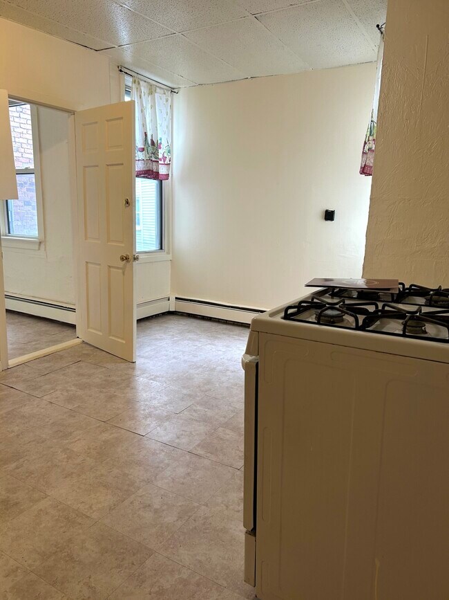 200 London St Unit 2, Boston, MA 02128