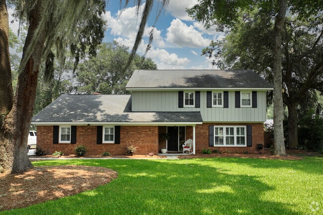 Red brick split level home in Talahi Island.
