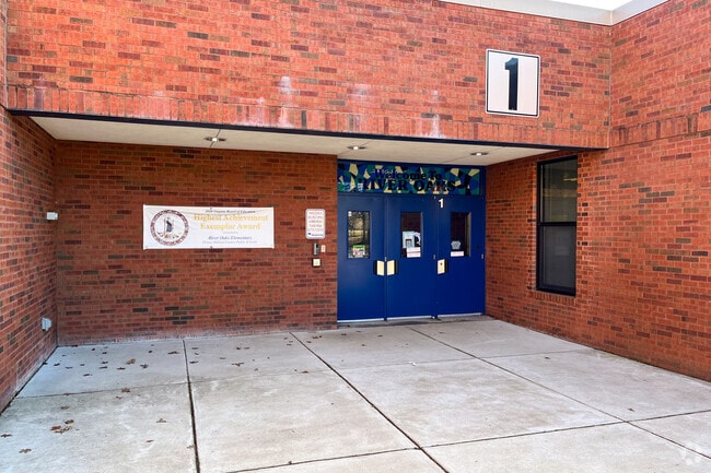 River Oaks Elementary