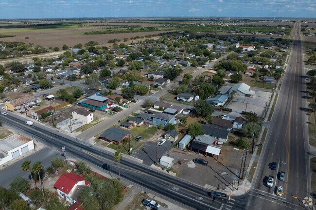 Group of homes located in the heart of Edcouch.