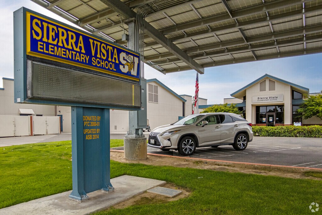 Sierra Vista Elementary School is located in Clovis, California.