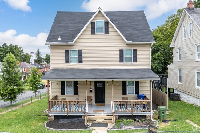 Single family homes are another option available in Rognel Heights.