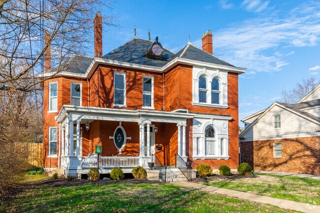 Downtown Murfreesboro has a variety of historical homes dating back to the early 1800s.