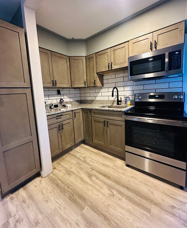 69 Winchester St unit 69 Winchester St, Providence, RI 02904 - photo 4