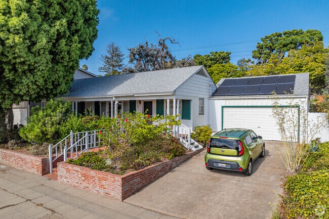 Off street parking and detached garages can be found throughout Upper Hermosa.