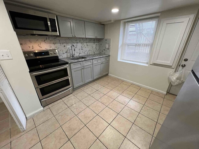 524 S Macon St unit 524 S Macon street, Baltimore, MD 21224 - photo 7