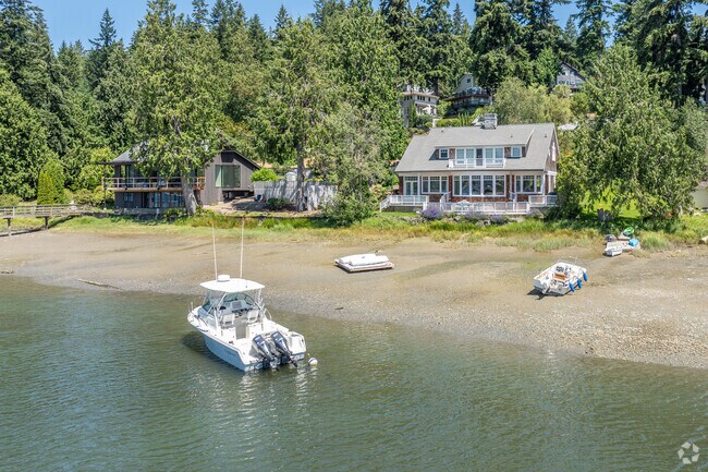 Indianola offers beautiful Cape Cod-style homes right on the waterfront.