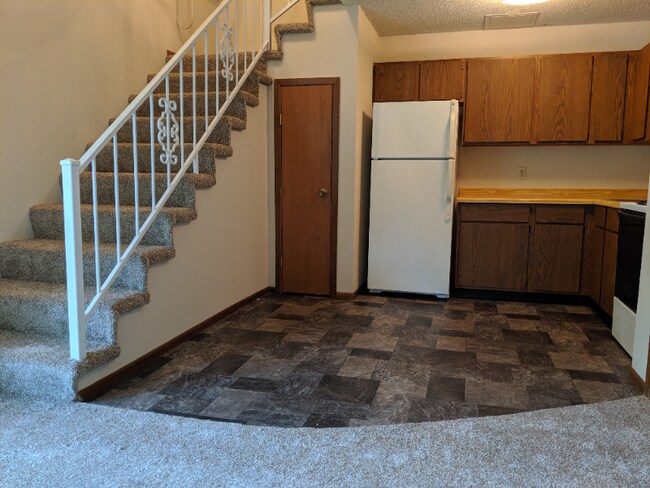 138 N Agency St unit 3, Eagle Lake, MN 56024 - photo 3