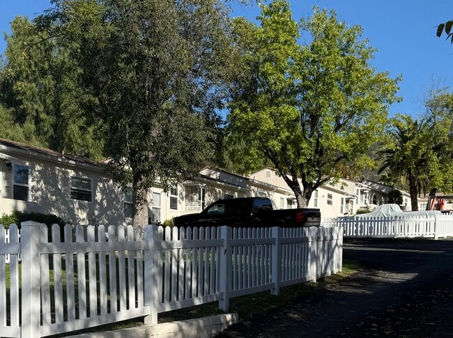 10530 Hillhaven Ave unit 1, Los Angeles, CA 91042 - photo 2