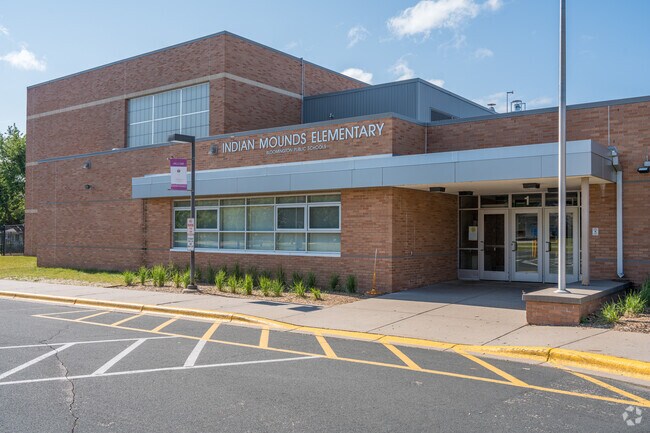 Indian Mounds Elementary is K-5 with a student-teacher ratio of 10 to 1.