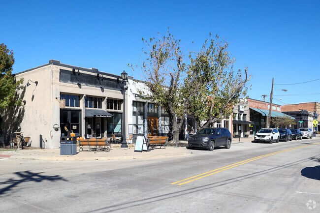 Downtown Forney, a short trip from Travis Ranch, has some great stores and restaurants.