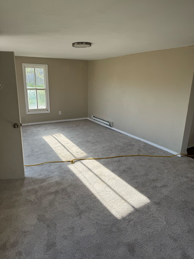 739 E Maple St, Nevada, MO 64772