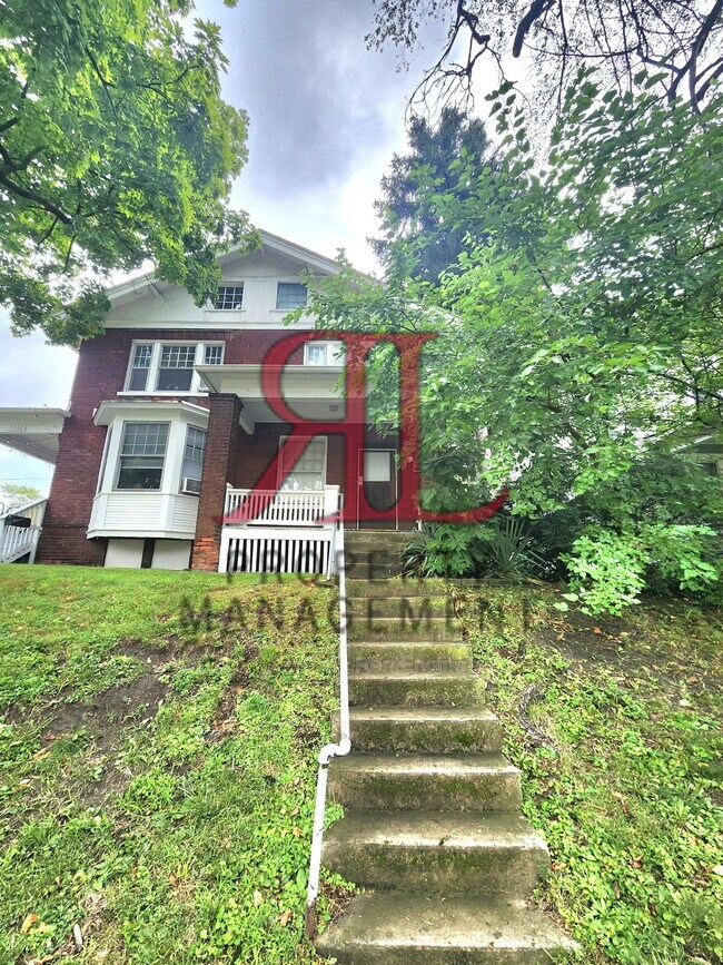 2086 N 4th St, Columbus, OH 43201