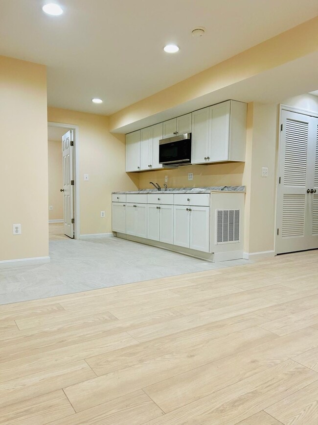 2416 Neabsco Creek Ct Unit Walkout Basement, Woodbridge, VA 22191
