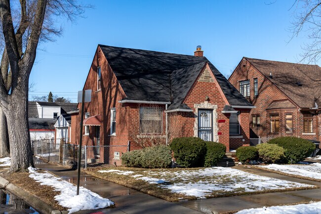 Small bungalow style homes in Pershing are ideal for first time homebuyers.