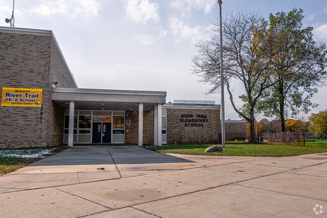 River Trail School provides education in the neighborhood of 
Park Knoll.