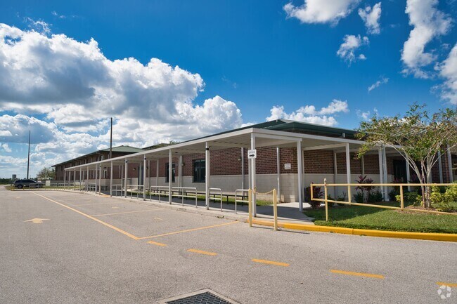Chain Of Lakes Elementary School serves students from Pre-K through the 5th grade.