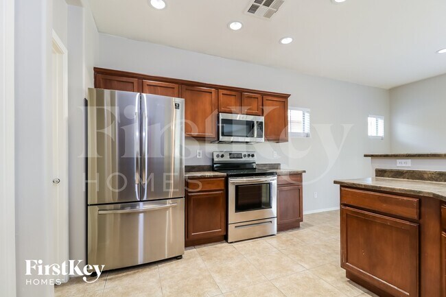 9918 W Bloch Rd, Tolleson, AZ 85353 - photo 7