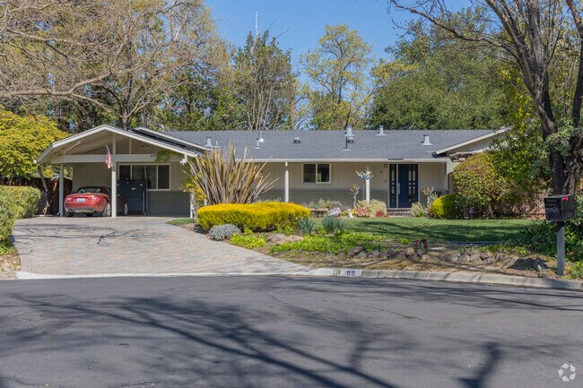 Pine Creek features many single story ranch style homes.