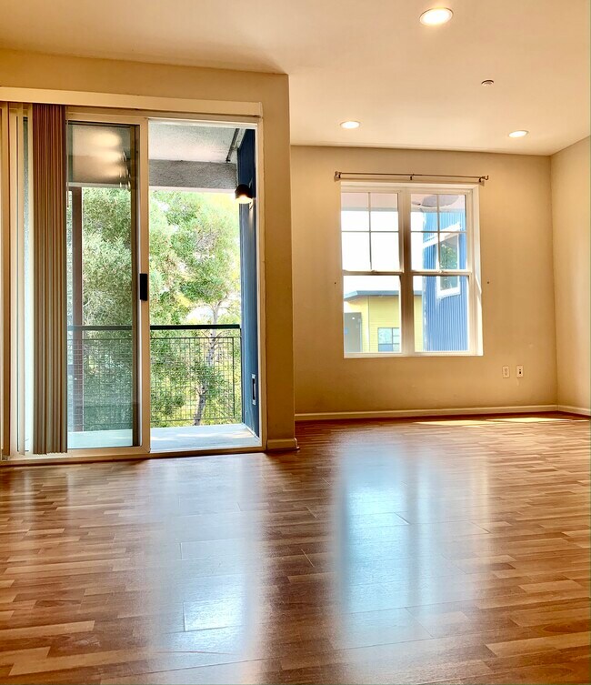 1121 40th St Unit 4405, Emeryville, CA 94608