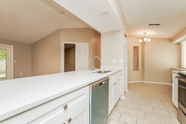 633 Timber Bay Cir W, Oldsmar, FL 34677 - photo 6