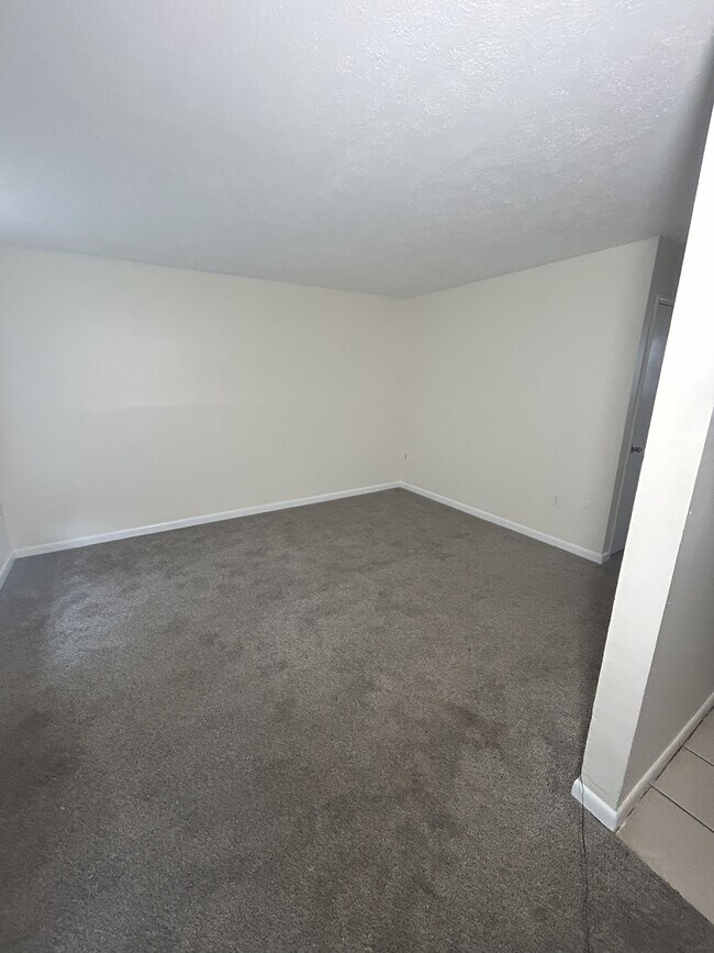 1830-1833 Kendall Ln, Louisville, KY 40216