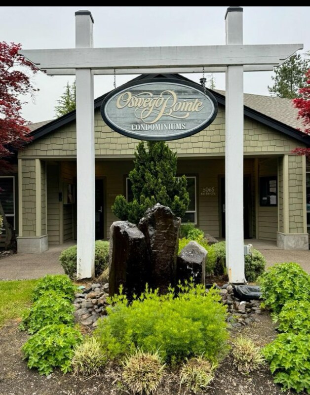 5064 Foothills Dr Unit A, Lake Oswego, OR 97034