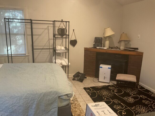 5921 Crepe Myrtle Ct unit SUITE IN- law North, Raleigh, NC 27609 - photo 5