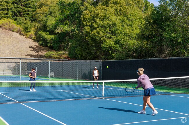Ivy Drive residents hit the courts at Moraga Valley Swim & Tennis Club just minutes from home.