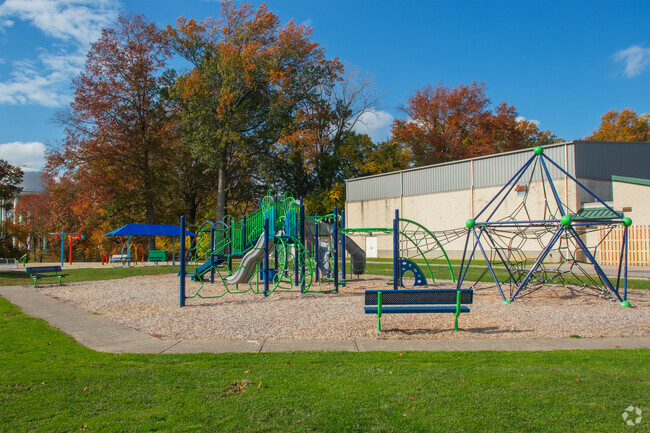 Elyria South Park features a playground in the little neighborhood of 
Ely Square.