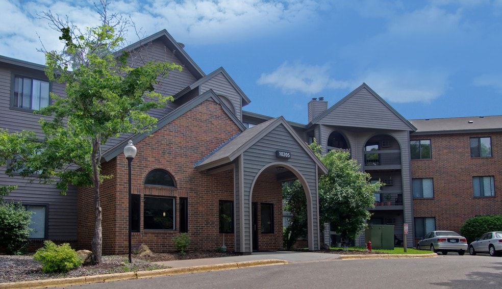 The Woodlands of Minnetonka Apartments, Minnetonka, MN 55305 - photo 1