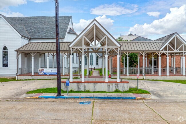 St. Matthew's Episcopal School is a private school serving students from pre-k through middle.